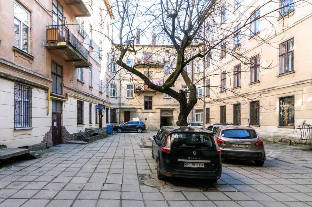 Зелені Апартаменти Біля Оперного Театру Flat In The City Center Lviv Buitenkant foto