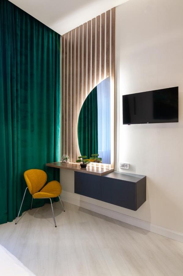 Зелені Апартаменти Біля Оперного Театру Flat In The City Center Lviv Buitenkant foto