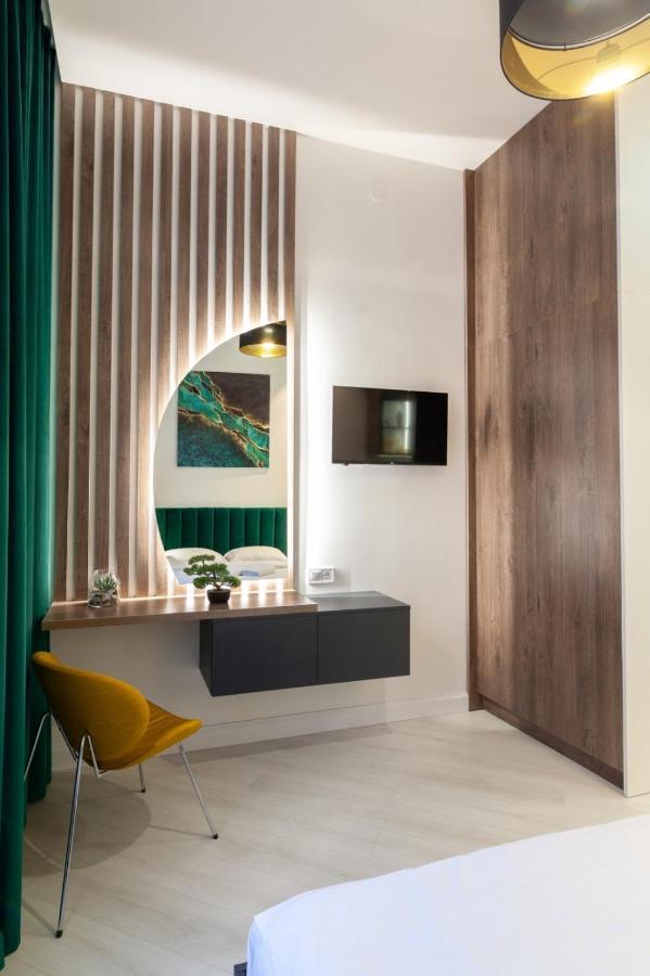Зелені Апартаменти Біля Оперного Театру Flat In The City Center Lviv Buitenkant foto