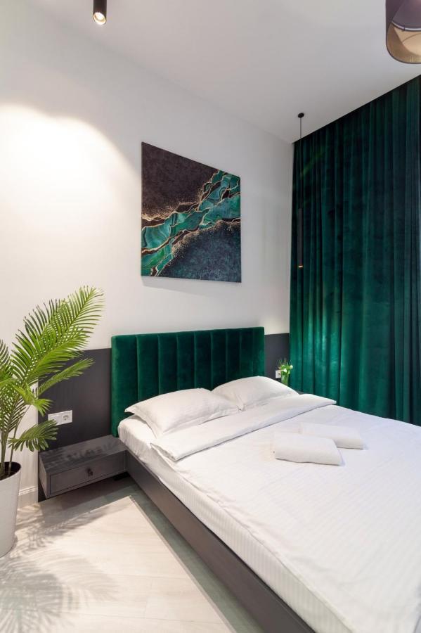 Зелені Апартаменти Біля Оперного Театру Flat In The City Center Lviv Buitenkant foto