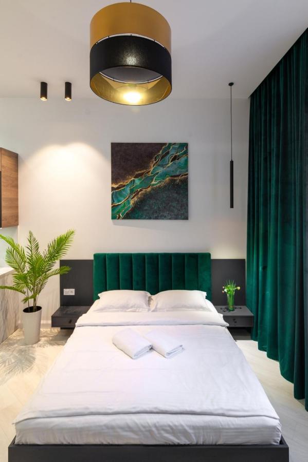 Зелені Апартаменти Біля Оперного Театру Flat In The City Center Lviv Buitenkant foto